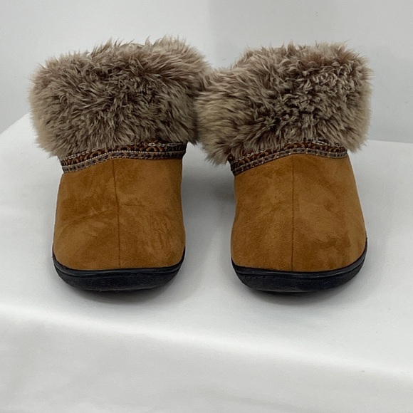 isotoner Shoes - ISOTONER WOMENS SIZE 9.5-10 Cozy Faux Fur Lined Slippers